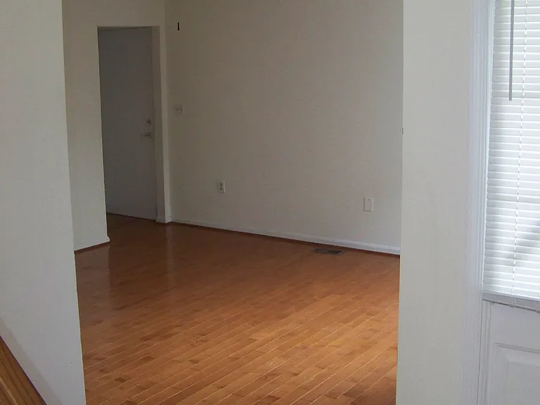14208 Greenview Dr — Photo 17