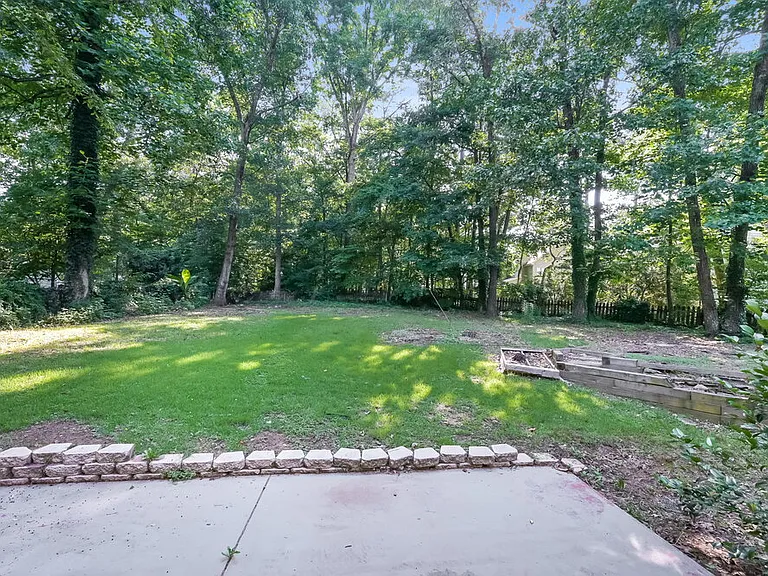 2570 Broadmoor Ct — Photo 16