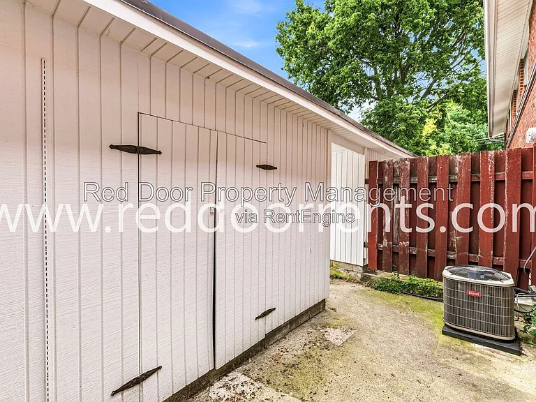 335 1st Ave NW #3 — Photo 22