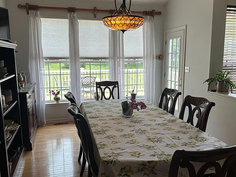 209 Turnbridge Ct — Photo 5