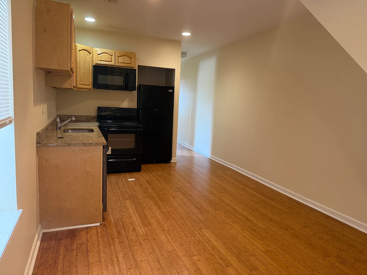 3 bed, 1200 sqft, $1,500 — Photo 2