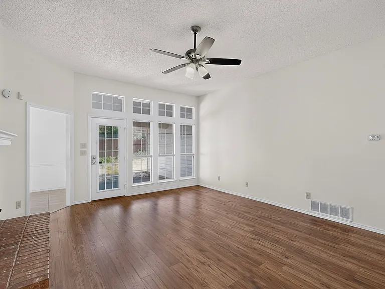 1426 Mapleview Dr — Photo 8