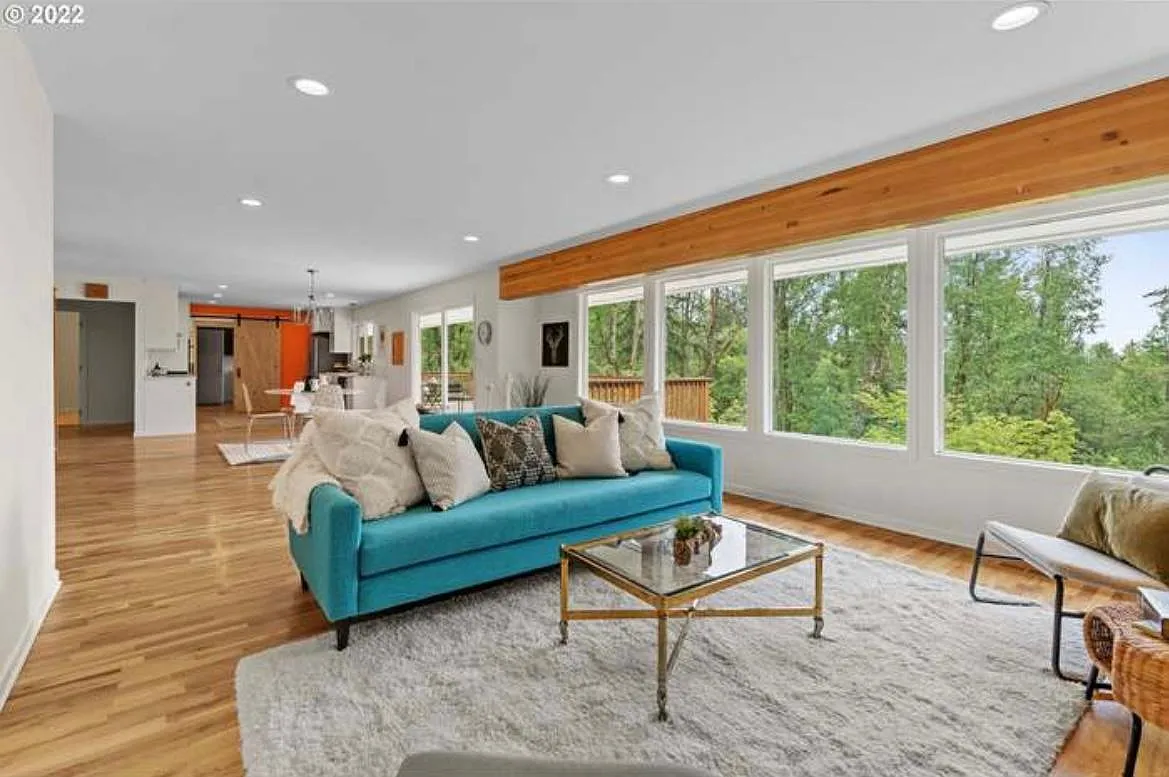 7 bed, 4160 sqft, $3,500 — Photo 4