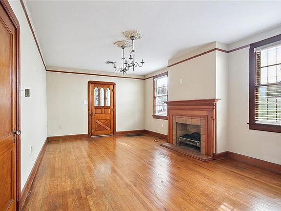 4th image of 237 Delaronde St