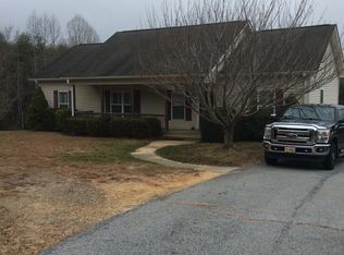 220 Peaceful Orchard Dr, Hendersonville, NC 28792