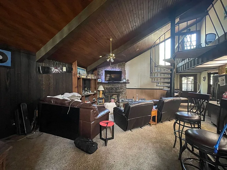 608 Louise Ln — Photo 12