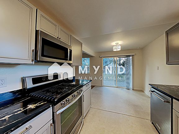 5th image of 3033 N Truckee Ln