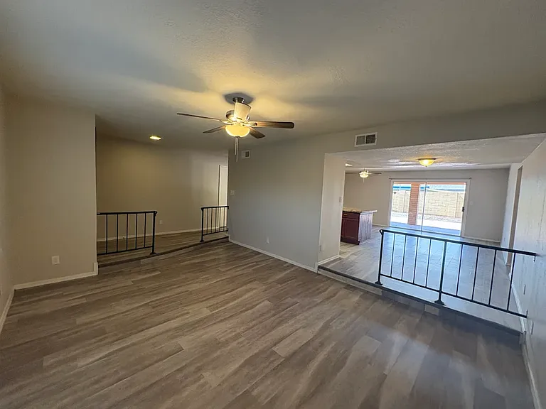5630 W Vogel Ave — Photo 13