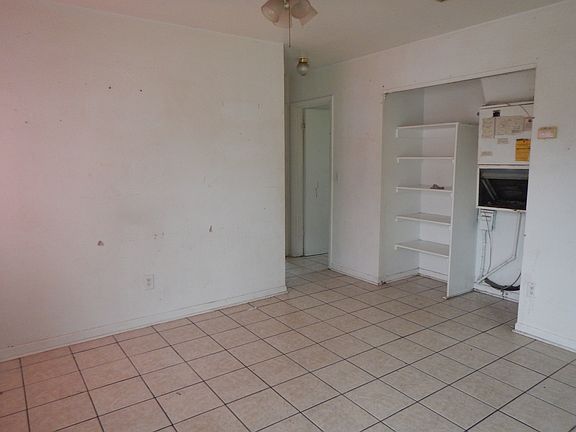3rd image of 2302 Idaho Rd
