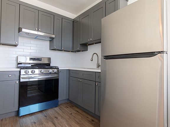 4th image of 260 S Mariposa Ave APT 103