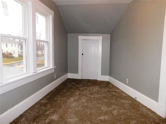 5th image of 129 Piper St