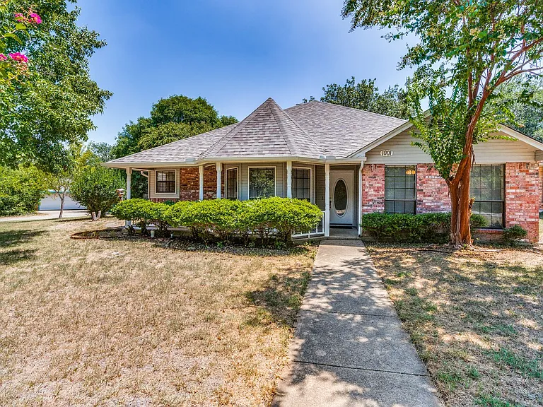 1001 Jorgenson Rd — Photo 3