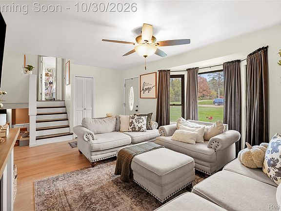 5th image of 6487 N Oak Rd