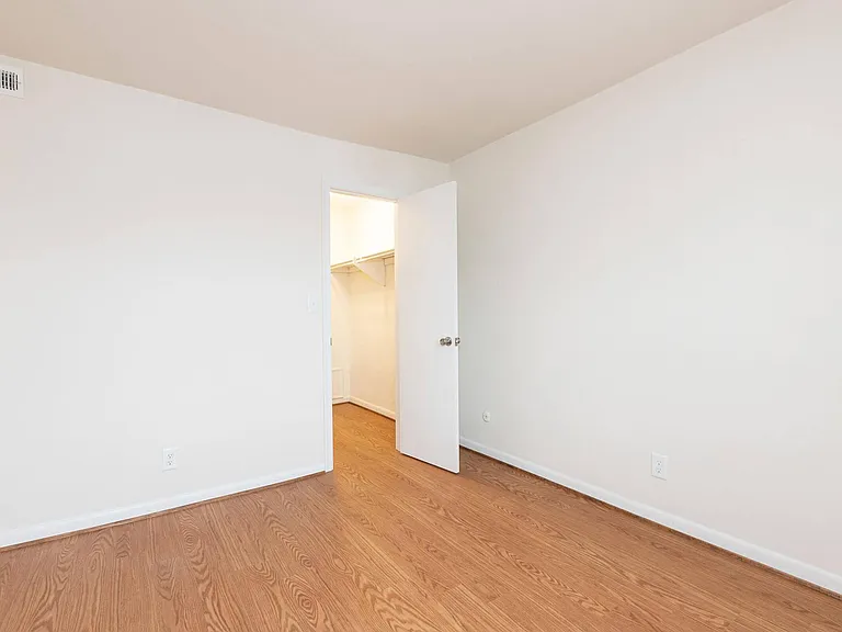 Driftwood Apartments — Photo 5