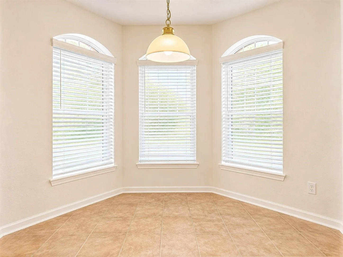 5 bed, 2.5 bath, 2473 sqft, $2,400 — Photo 4