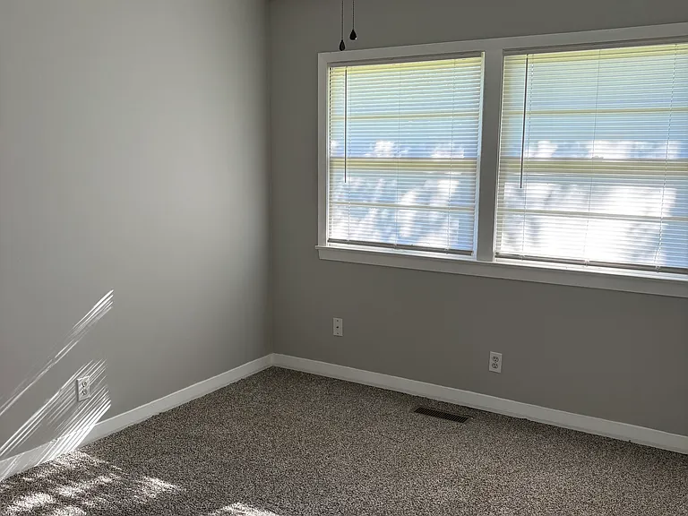 9414 Farnham Dr — Photo 7
