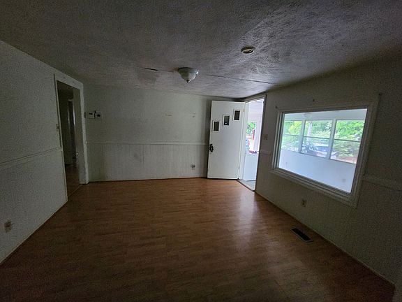 3rd image of 226 Elliott Bridge Rd