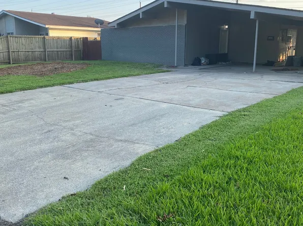 708 S 15th St, Nederland, TX 77627