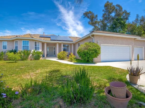 2322 Cherimoya Dr, Vista, CA 92084