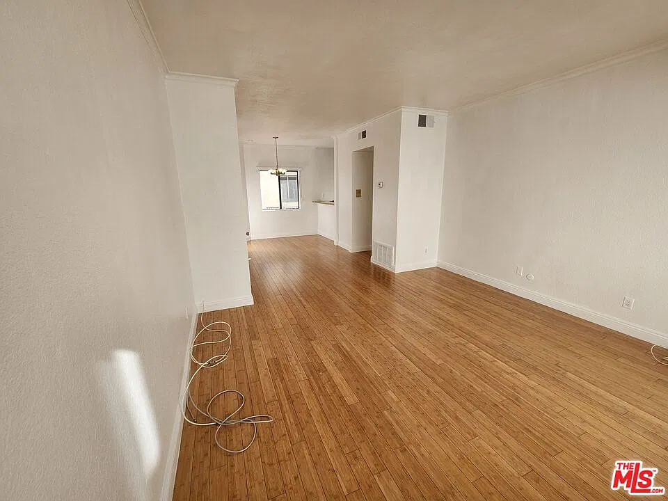 1 bed, 1.0 bath, 700 sqft, $2,100 — Photo 4