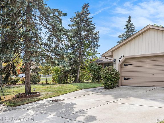 2nd image of 3373 Auburn Dr