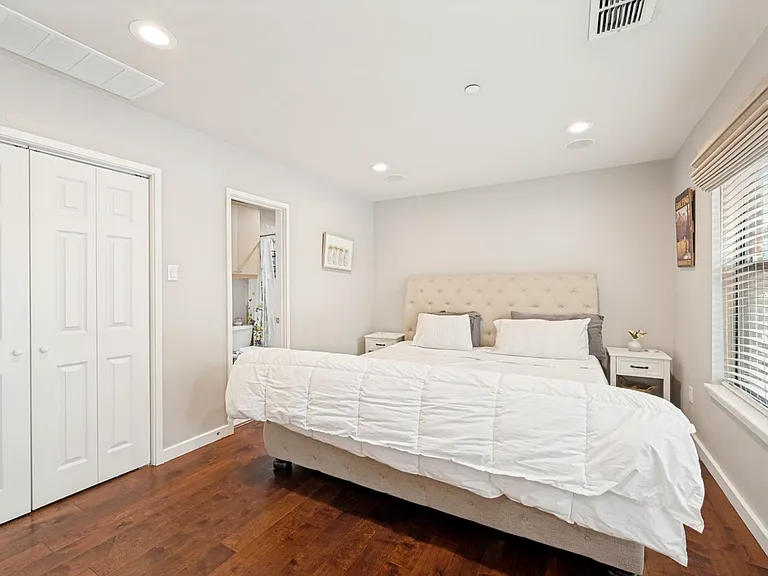 3205 State St #10 — Photo 12