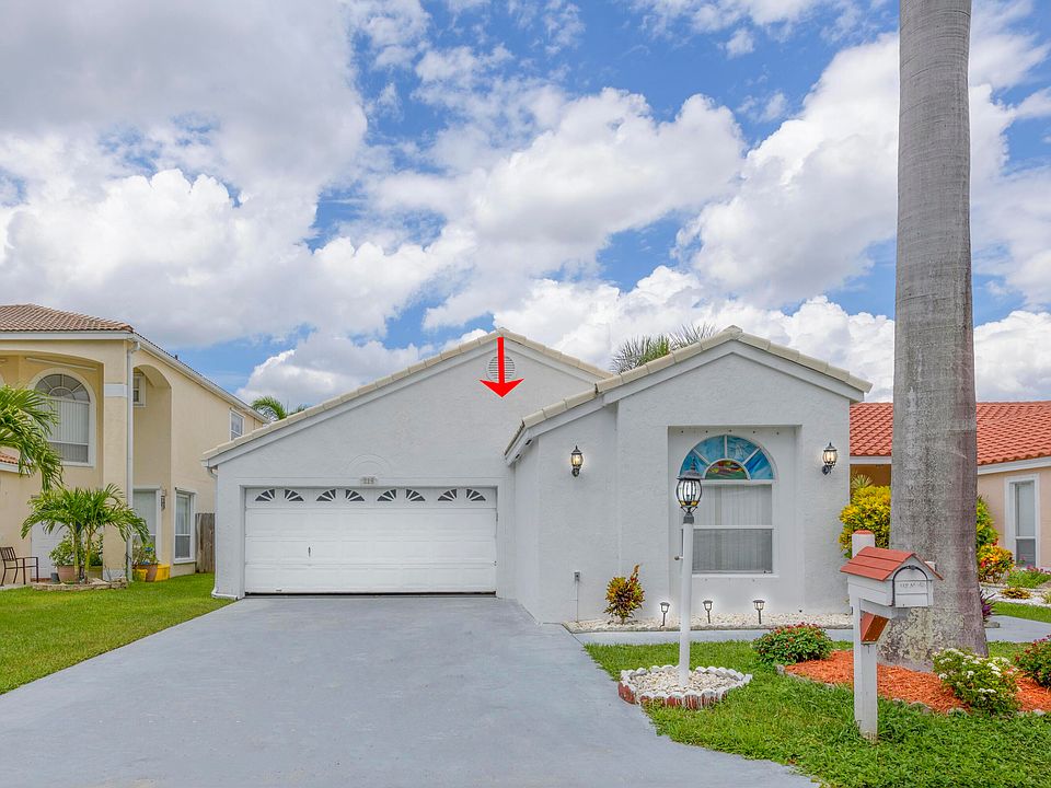 1st image of 215 Wedgewood Circle
