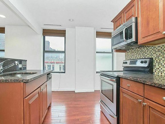 5th image of 268 W 23rd St APT 3