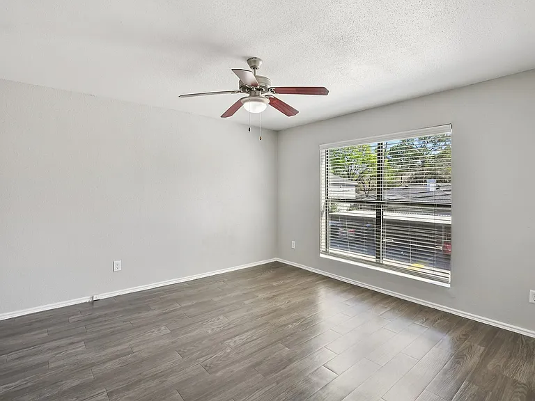 17-web-or-mls-Briar Forest Dr-S1303-017