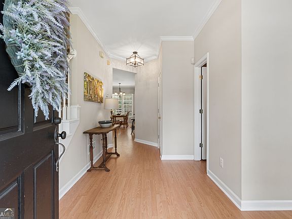 4th image of 420 Dunhill View Ct