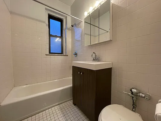 Rented by Hillel Realty Group | media 8