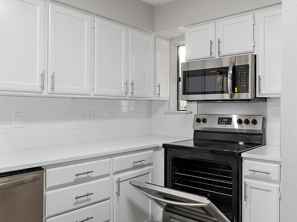 1st image of 4916 Indigo Dr NW