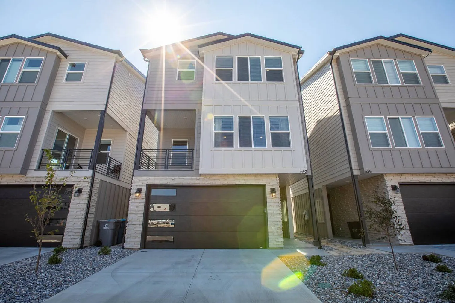 4 bed, 2.0 bath, 2690 sqft, $4,288 — Photo 4