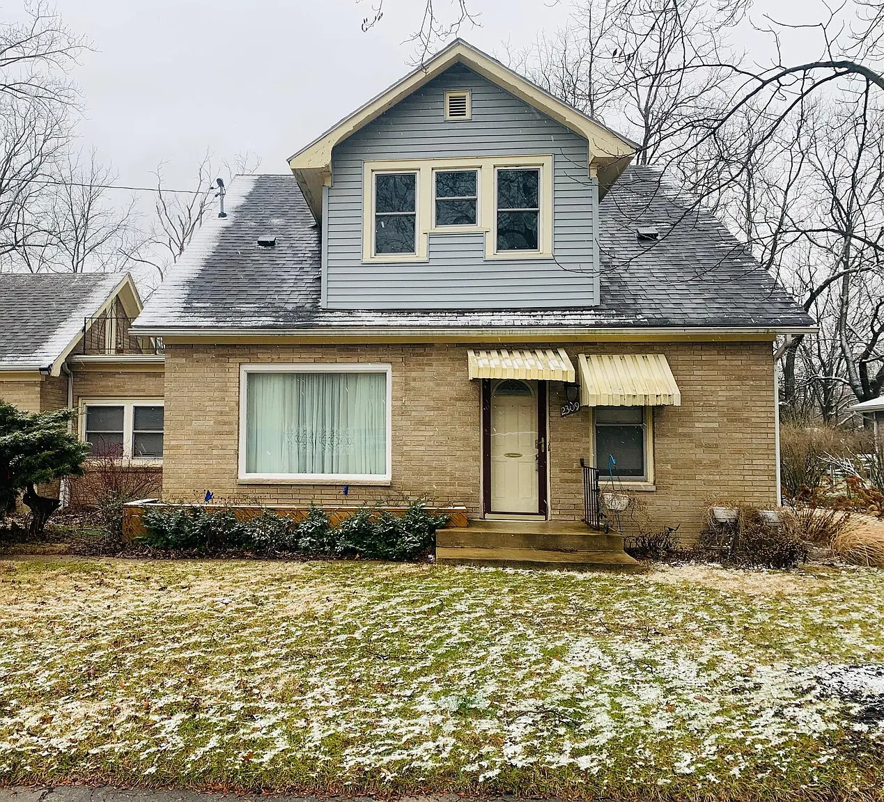 2309 James St photo 1