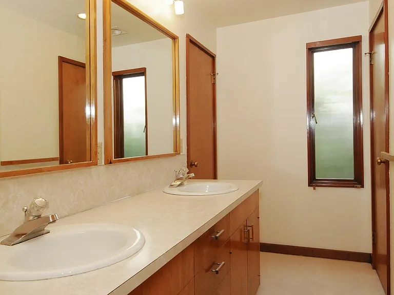 Main bath.