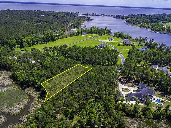 3rd image of 272 Southern Plantation Drive S