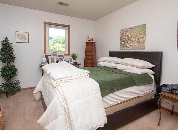 4th image of 944 1st St APT 2