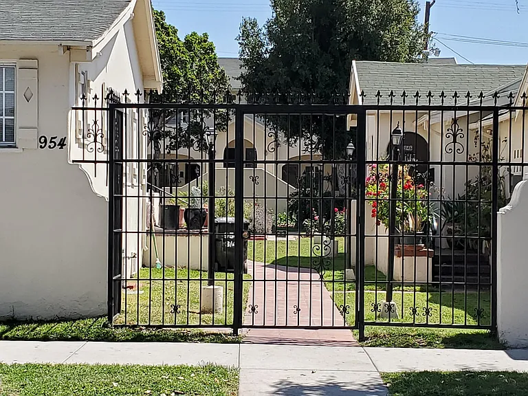 950 1/2 N Serrano Ave — Photo 14