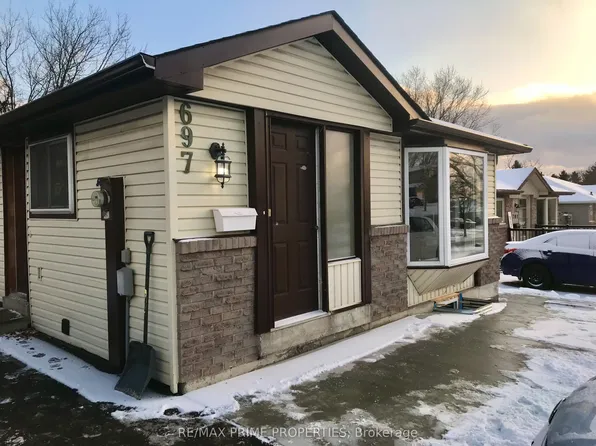 697 Downview Cres, Oshawa, ON L1H 7W4