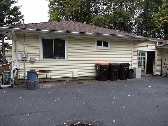 4th image of 827 W North Ln