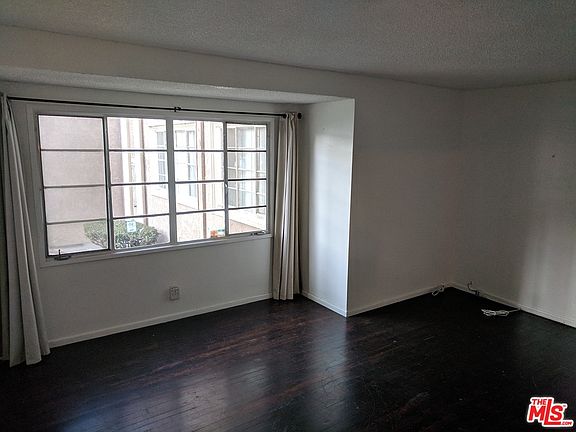 3rd image of 4072 Hillcrest Dr APT A