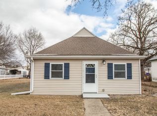150 N 7th Ave, Burwell, NE 68823