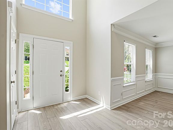 3rd image of 5012 Eagle Creek Dr