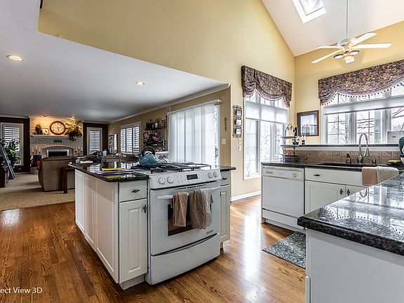 3rd image of 1548 Ashbury Dr