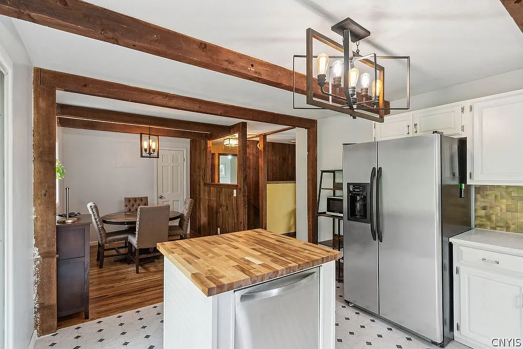 2 bed, 1.0 bath, 1560 sqft, $2,250 — Photo 3