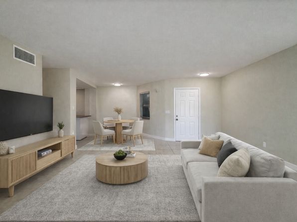 2101 NE 51st St APT 8