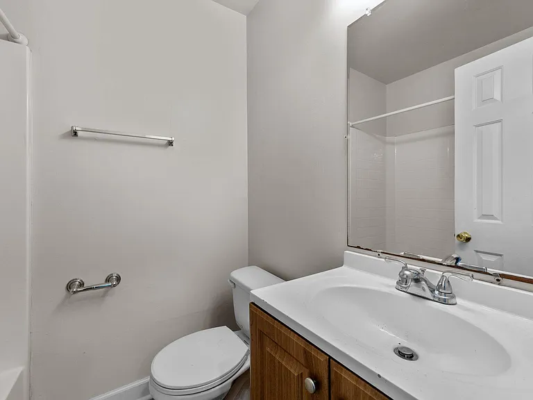 931 W Clay St — Photo 8