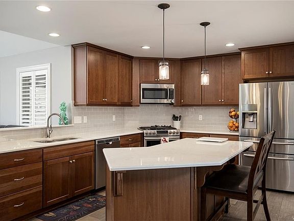 4th image of 5 Darien Ct