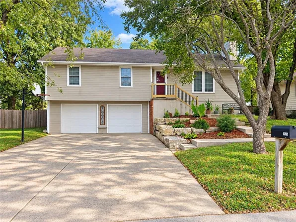 1926 SW 4th St, Lees Summit, MO 64081