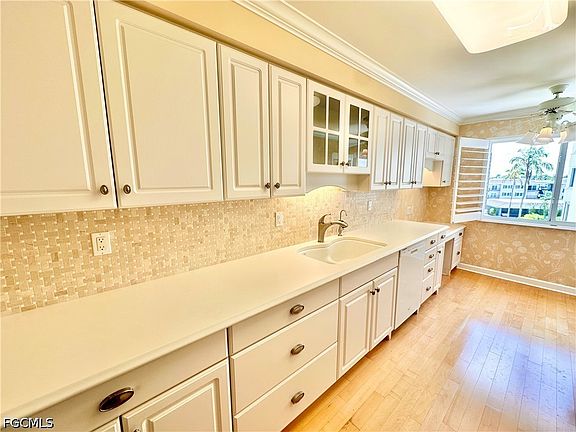 5th image of 3420 Gulf Shore Blvd N APT 43